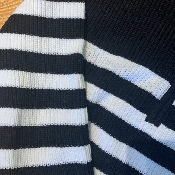 COPY - Like-new Dynamite sweater - Picture 3 of 4